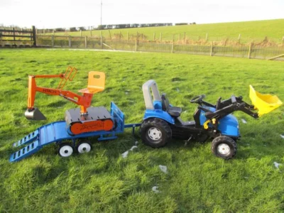 NH with low loader digger orange