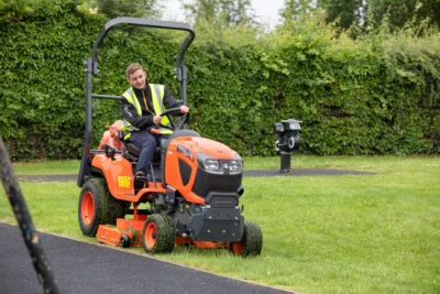 New Kubota G-261RD Ride-On Lawnmower 34 g 261 rdgrassside3