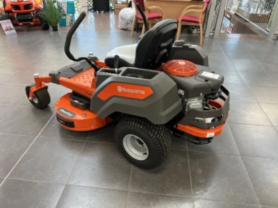 Husqvarna Z242F Zero Turn Lawnmower 38 img6843