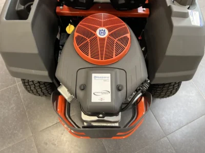 Husqvarna Z242F Zero Turn Lawnmower 44 img6850