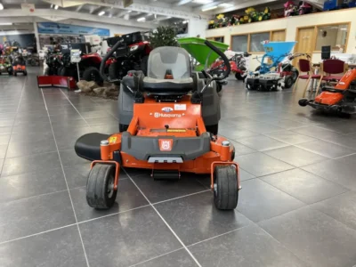 Husqvarna Z242F Zero Turn Lawnmower 45 imge6840