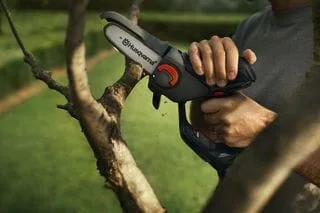 Husqvarna Aspire P5-P4A Pruner with Battery and Charger 12 Aspire Pruner P5