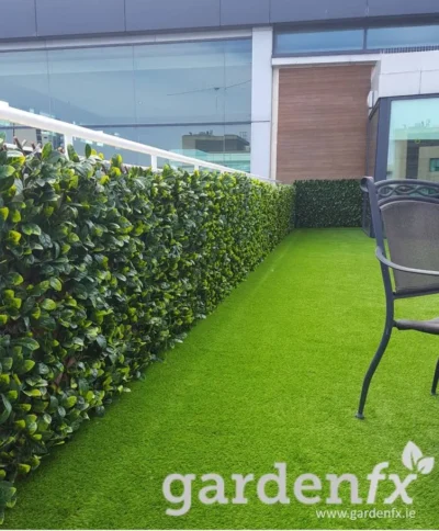 Savanna Artificial Hedge - 1 Metre x 2 Metres 7 www.gardenfx.ie Savanna Hedge on Trellis 1