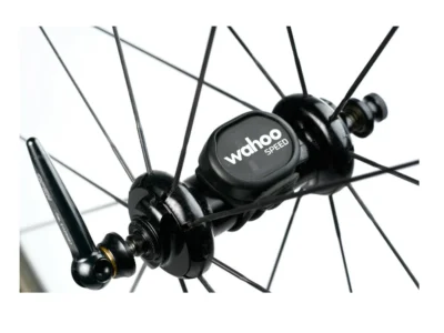 wahoo elemnt roam v2 gps bike computer bundle with tickr 2 9
