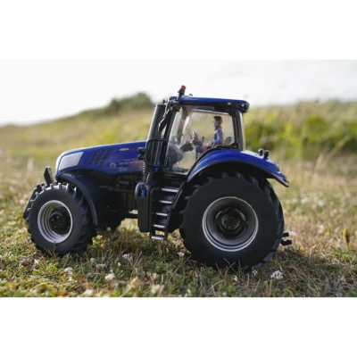 britains new holland t8.435 tractor 132 scale model 43216 2