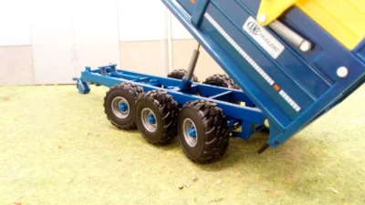 britains 132 scale kane tri axle silage trailer durable halfpipe silage model trailer 3