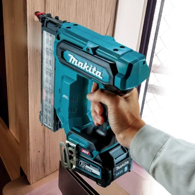 makita fn001gd201 40mm 40v 2 x 2.5ah li ion xgt brushless second fix cordless nail gun 4