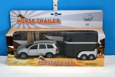 kids globe volvo xc90 jeep with horse trailer 2 horses 1 scaled