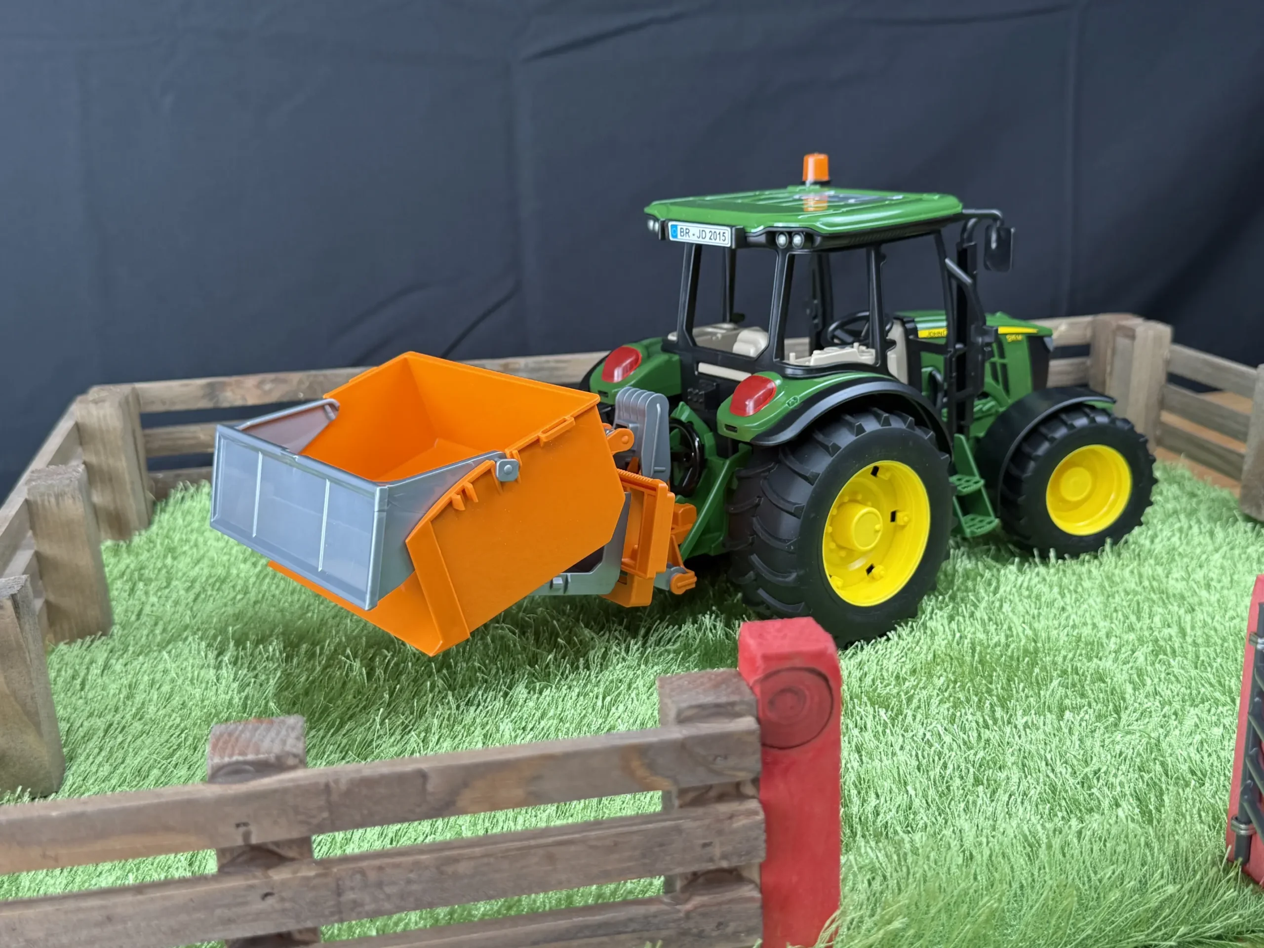 Bruder Tractor Dump Box with Bale Fork Round Bale – Rear