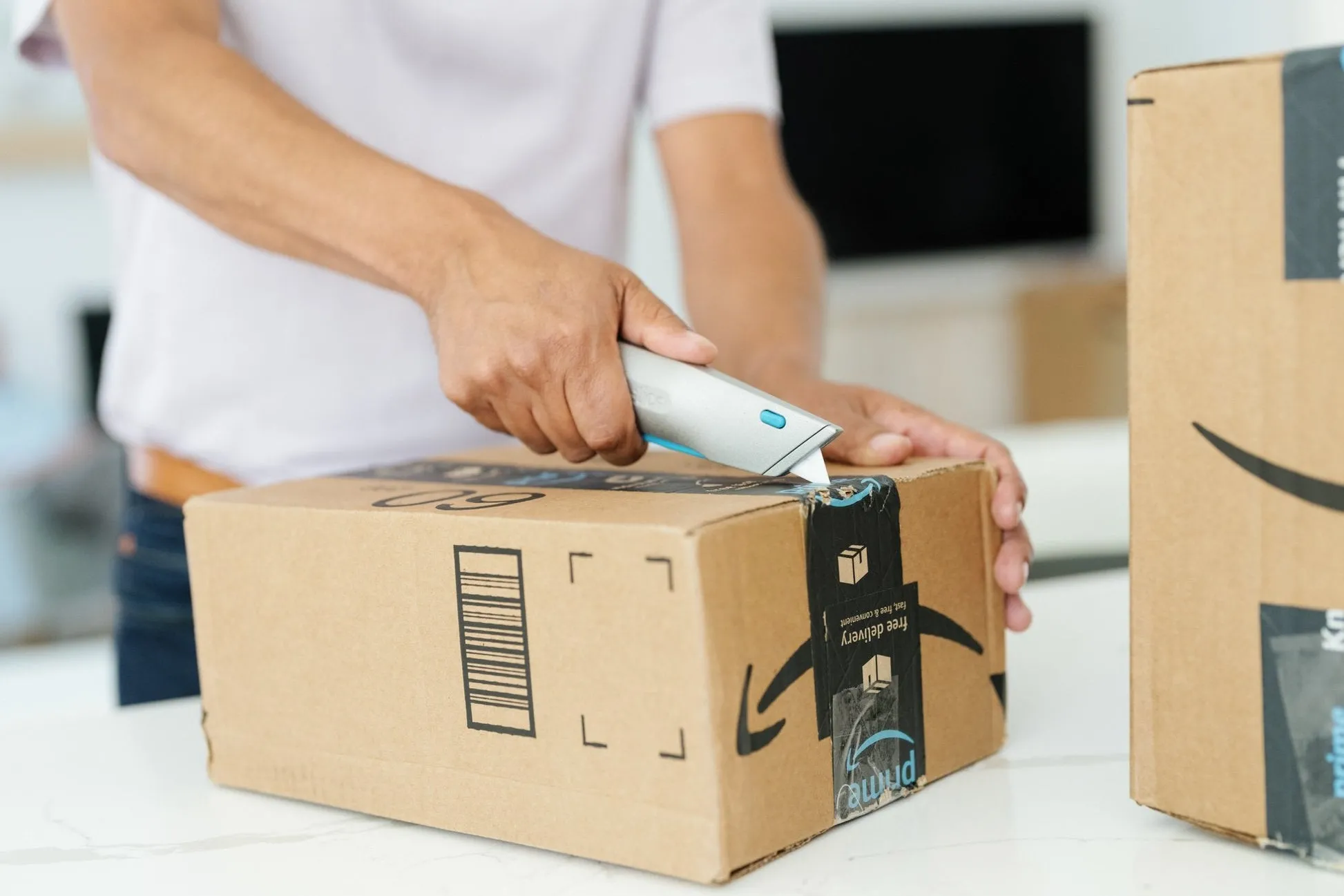 Slice Smart-Retracting Metal-Handle Squeeze Knife 2 Slice Smart-Retracting Metal-Handle Squeeze Knife - Image 2