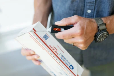 10496 slice lifestyle man opening mail 14