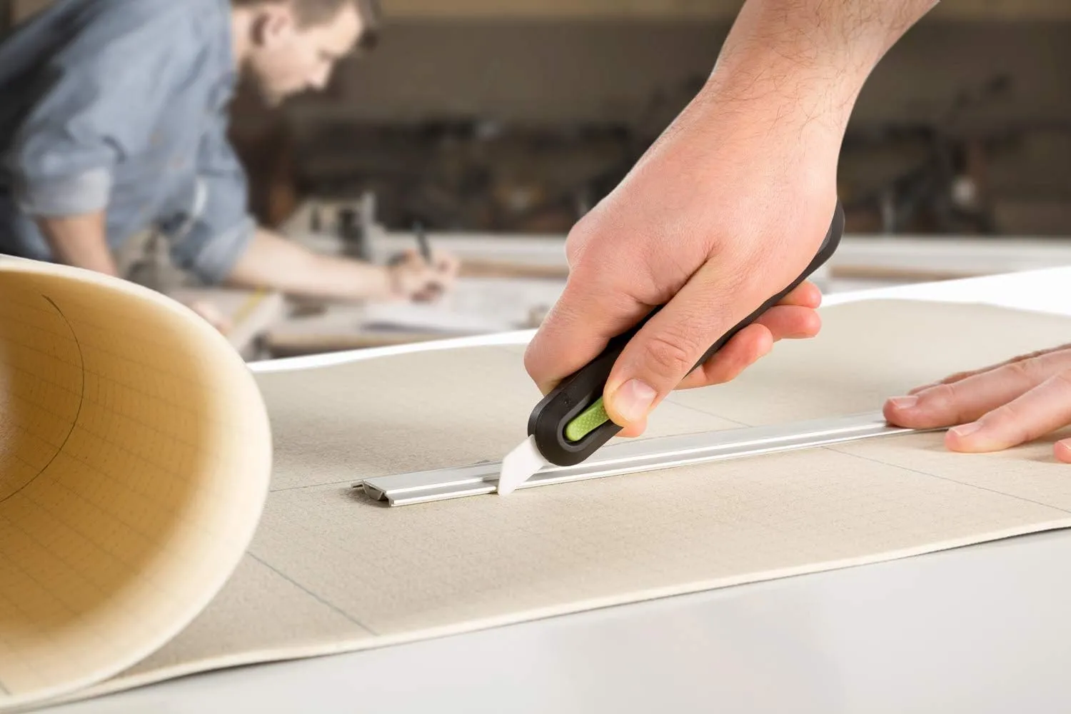 Slice 10554 Auto-Retract Utility Knife – Finger-Friendly Ceramic Safety Blade 6 Slice 10554 Auto-Retract Utility Knife – Finger-Friendly Ceramic Safety Blade - Image 6